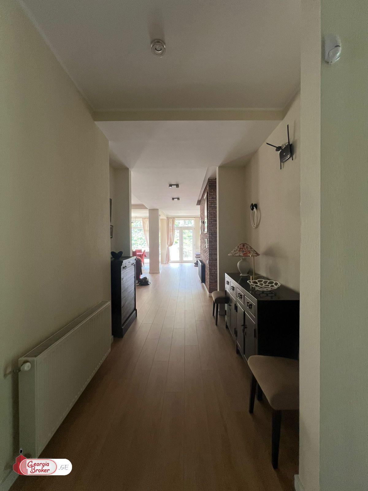 в аренду дом с новым ремонтом 8-комнат